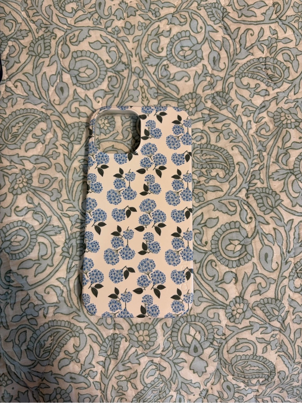 iPhone 13 phone case bundle - Picture 5 of 7
